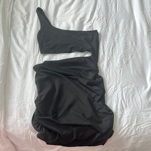 Black tight mini dress, with one shoulder strap
